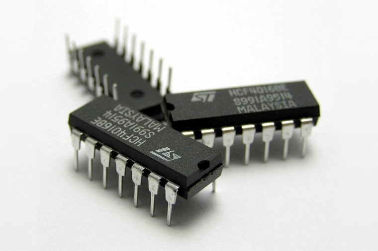 What is integrated circuit ic